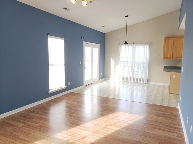 Building Photo - 1127 Fieldstone Dr