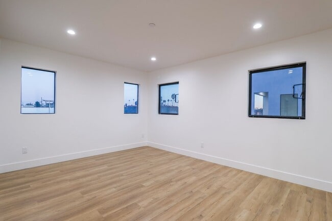 Building Photo - 4647 Pickford St