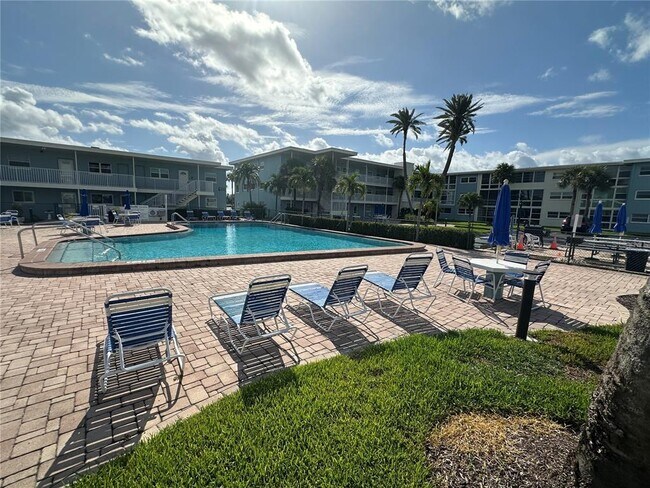 Building Photo - 6161 Gulf Winds Dr
