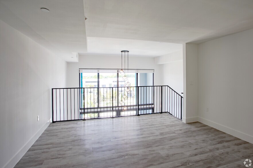 Building Photo - 4861 NW 8th Dr