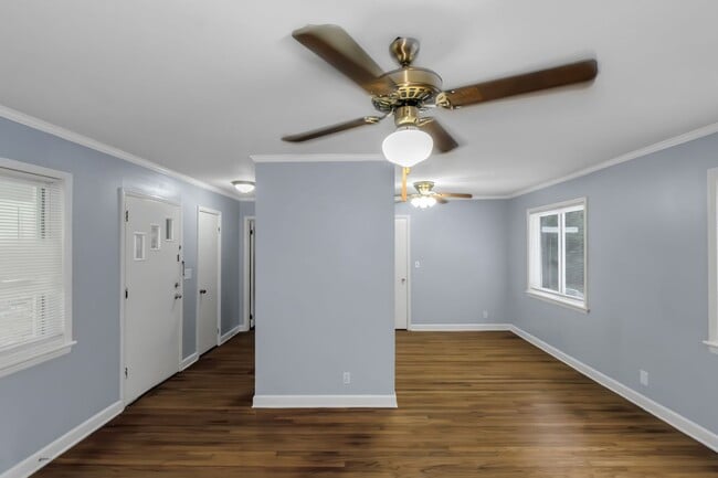 Building Photo - Your new home Awaits!
