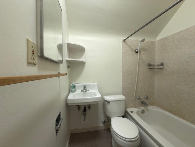 Building Photo - 320 E Indiana Ave