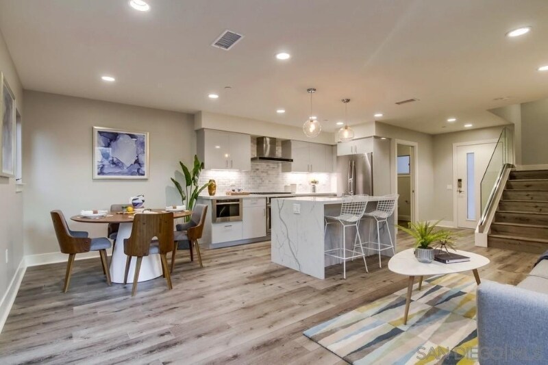 Building Photo - 3030 Jarvis St