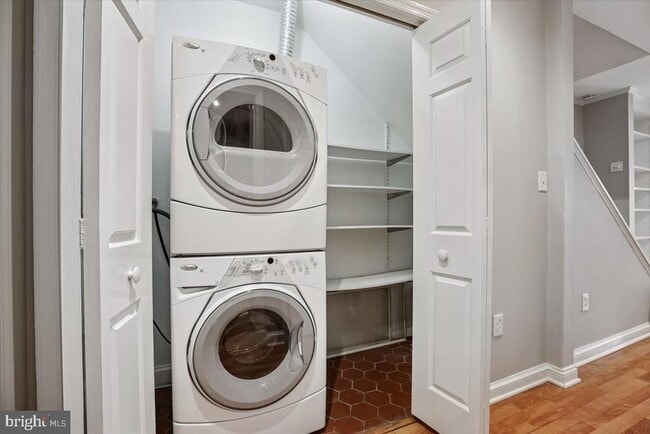 Building Photo - 1620 Beekman Pl NW