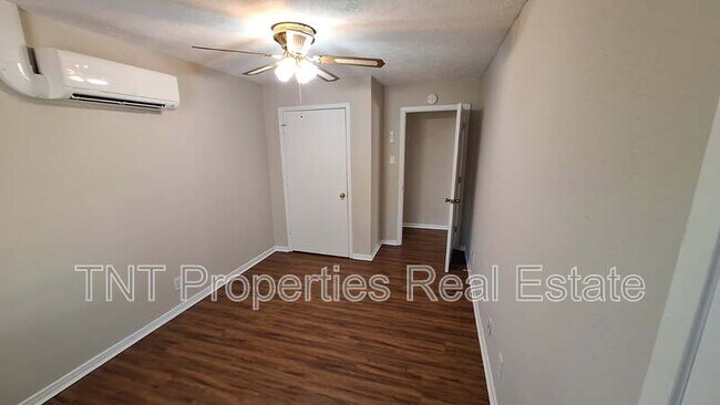 Building Photo - 201 Elm Ave