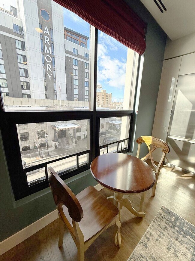 Building Photo - Downtown Luxury Condo Available Furnished or Unfurnished, with Parking