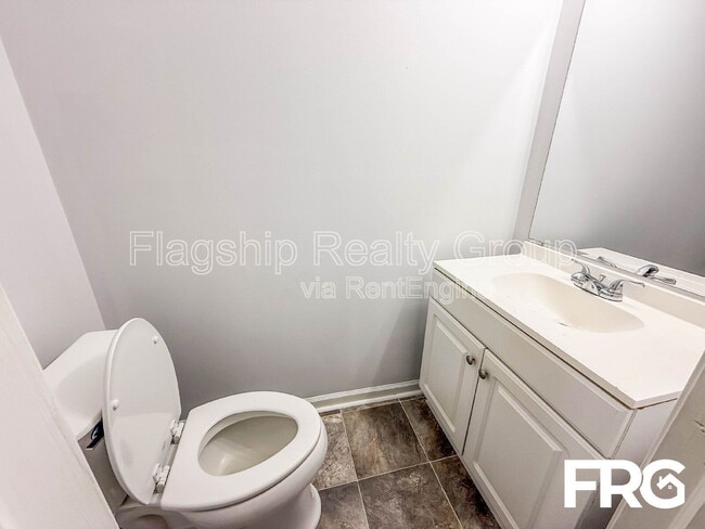 Building Photo - 107 Chesterfield Ct