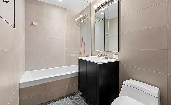 Building Photo - 540 W 28th St