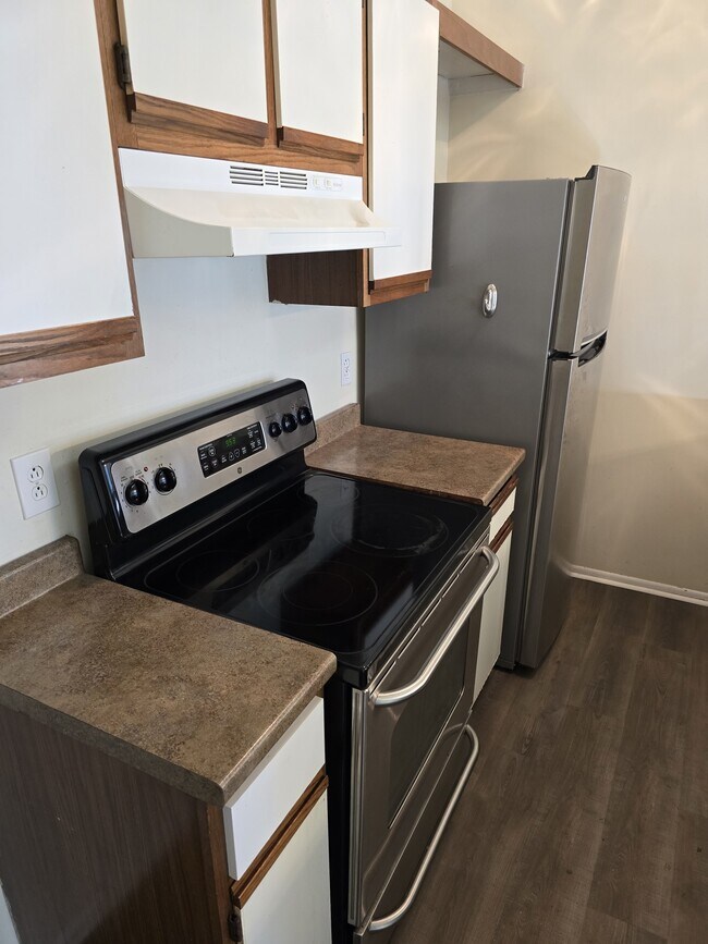 Building Photo - 5649 Summit Arch