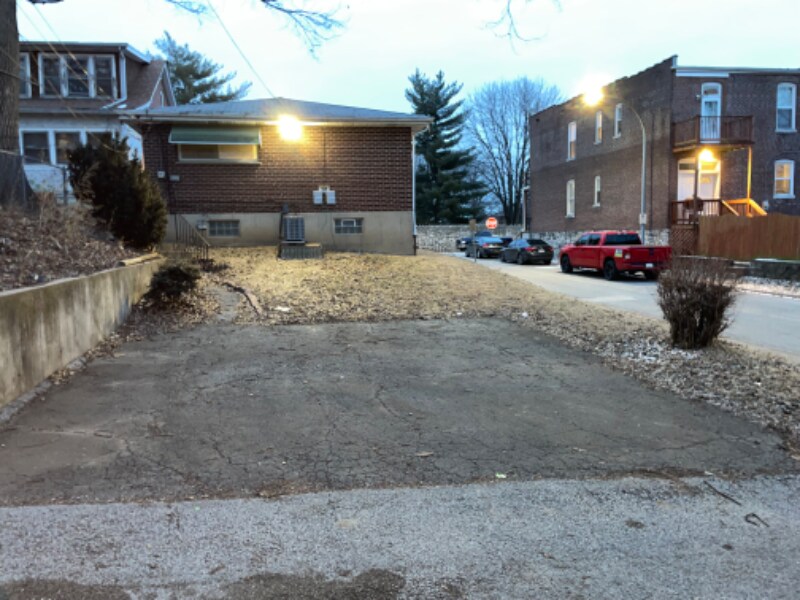 Building Photo - 3107 Chariton