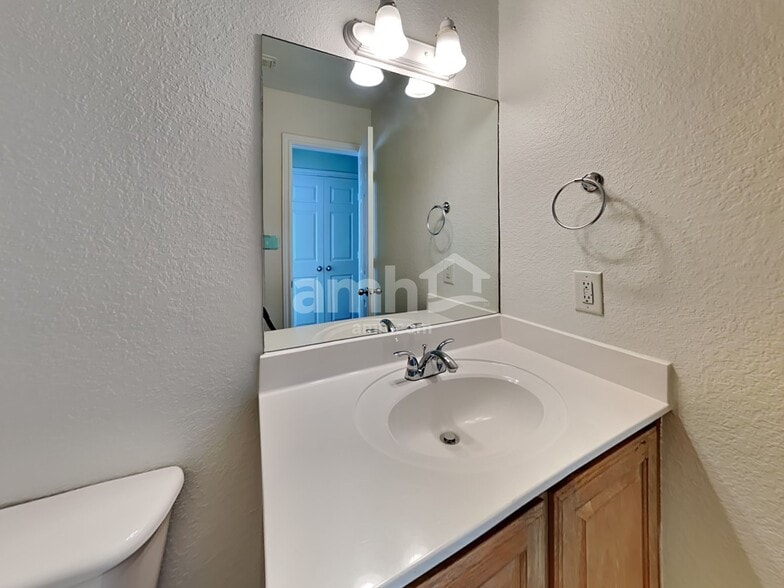 Building Photo - 129 N Point Dr