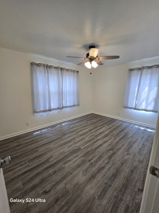 Building Photo - 1906 S Washington St