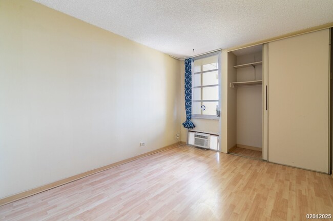 Building Photo - $2500 / Salt Lake - 2 Bed/ 2 Bath a peekab...