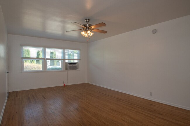 Interior Photo - 6308