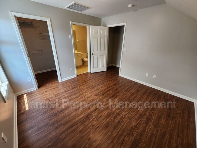 Building Photo - 107 Shalom Dr