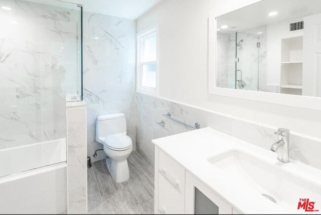 Building Photo - 2201 Coldwater Canyon Dr