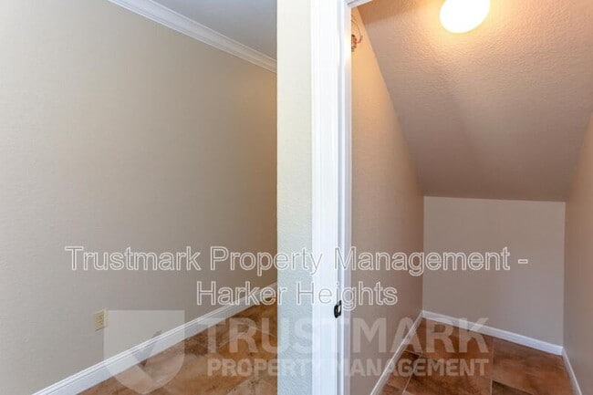 Building Photo - 3104 Sabine Cove