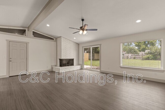 Building Photo - 4541 E 32nd Pl