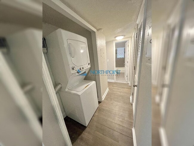 Building Photo - 2BR/1BA| Newly Renovated  Unit | With Central Air | In Kansas City!