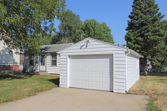 Building Photo - 1-Bedroom, 1-Bath House for Rent