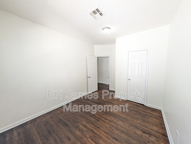 Building Photo - 1627 N Denver Ave