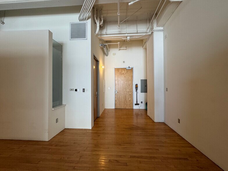 Building Photo - 1850 E Industrial St