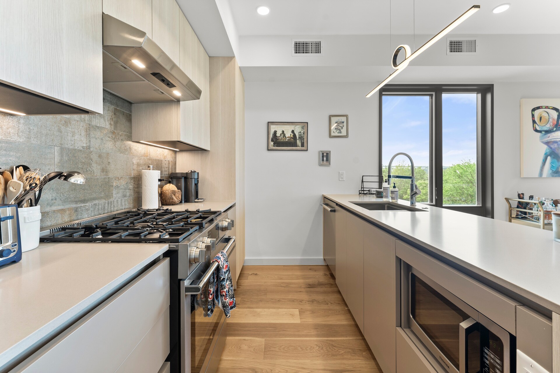 Building Photo - 191 Condor St