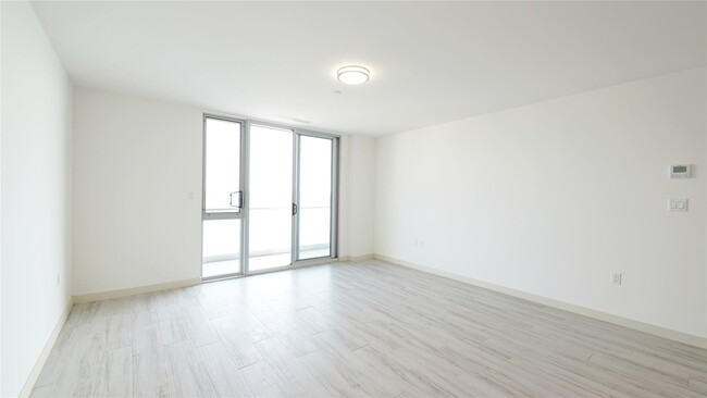 Building Photo - 109-9 15th Ave