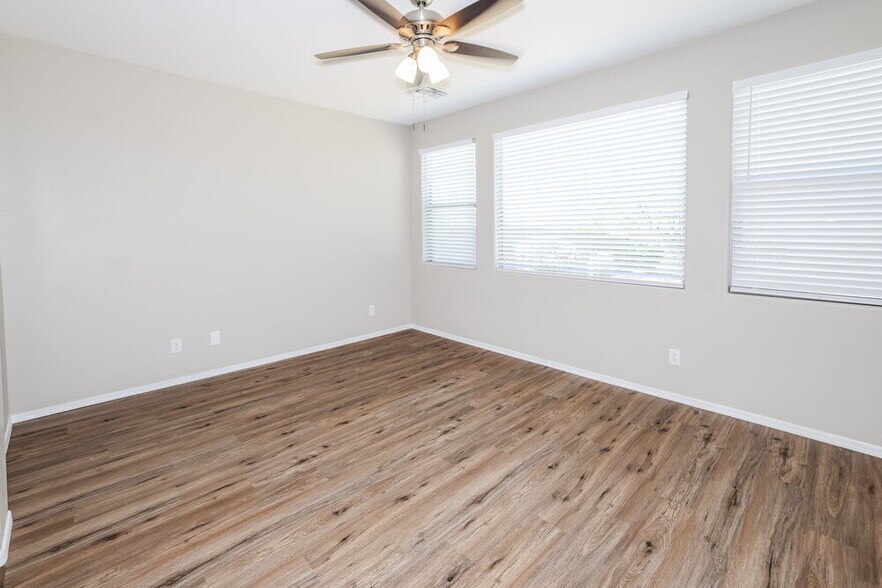 Building Photo - 40810 N Hudson Ct