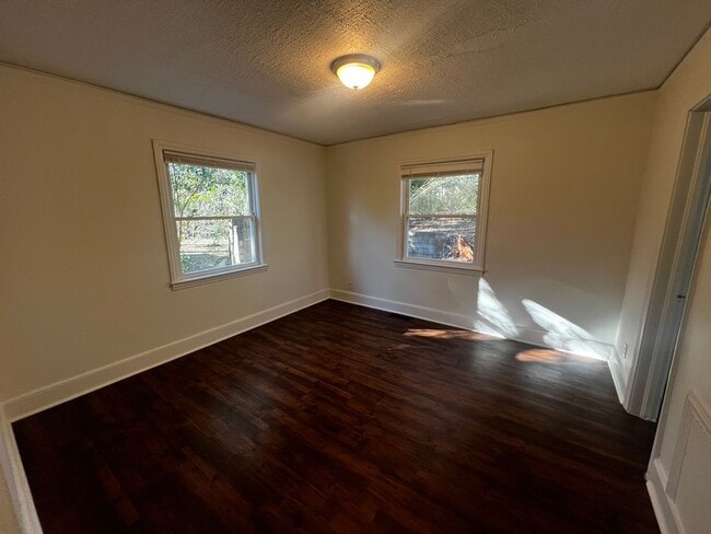 Building Photo - Charming 2 Bedroom Home Minutes from Downtown Greenville