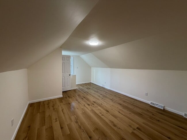 Building Photo - Quiet Neighborhood Updated 3BR Townhouse in Lancaster