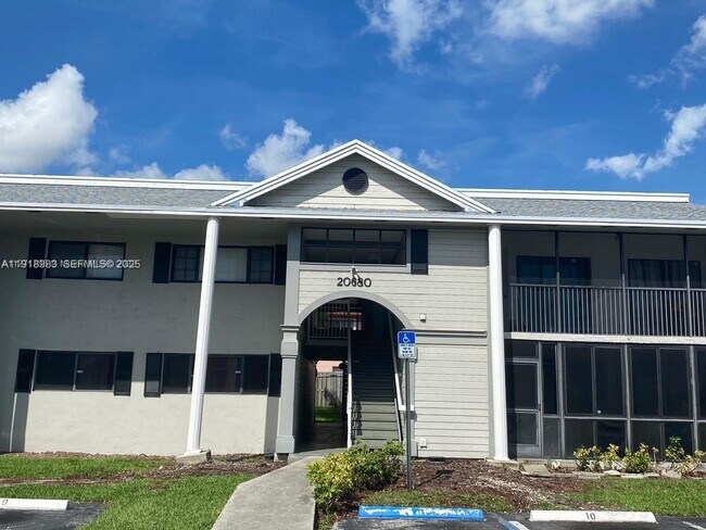 Building Photo - 20680 NE 4th Ct