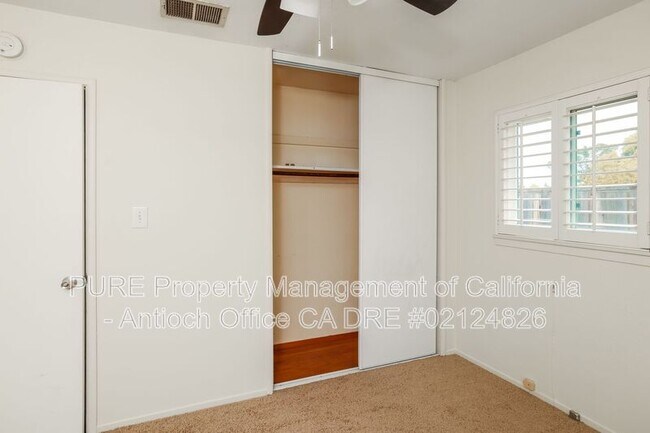 Building Photo - 2117 Biglow Dr