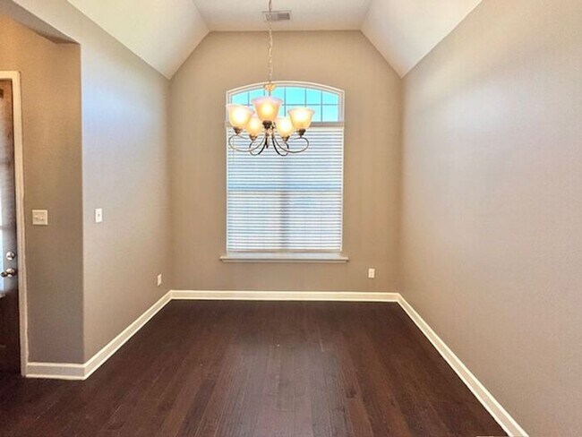 Building Photo - Now Leasing A Spacious 4 Bedroom 2 Bath Ho...