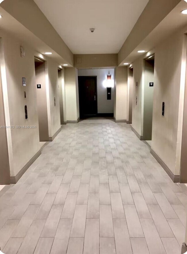 Building Photo - 1750 N Bayshore Dr