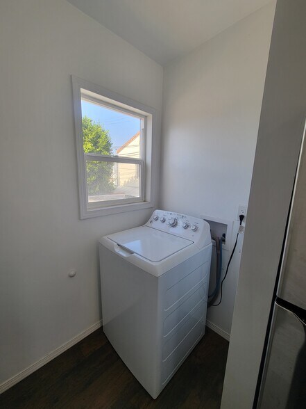 Building Photo - 7611 Seville Ave