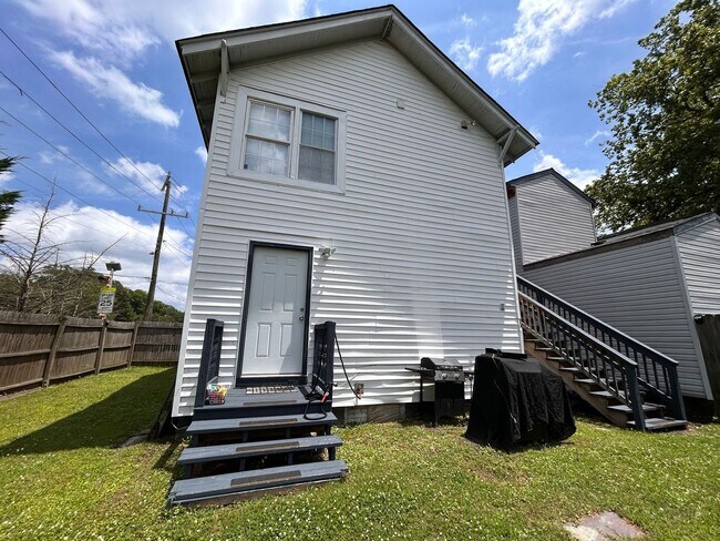 Building Photo - 400 Jamestown Ave