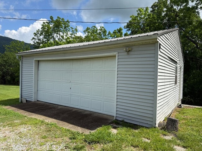 Building Photo - 3 Bedroom 1 Bathroom Home in Greene County...