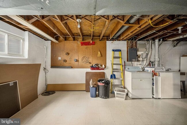 Building Photo - 6917 Stoneybrooke Ln