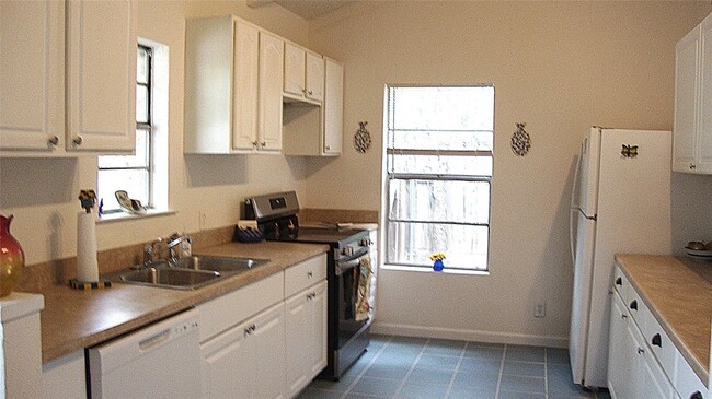 Building Photo - 18311 Redbud Ln