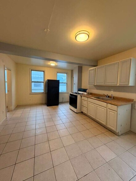 Building Photo - 252 3rd Ave