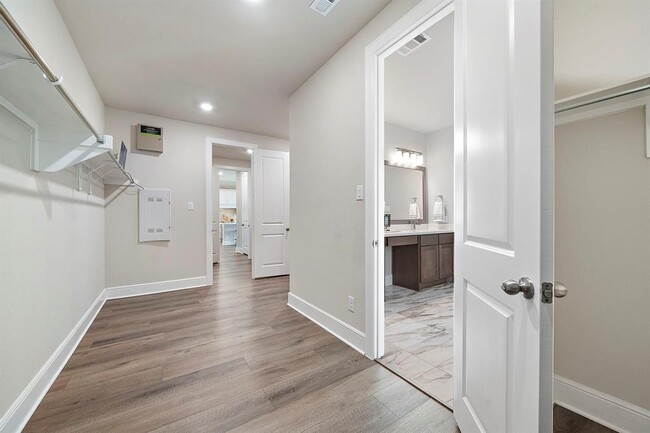 Building Photo - 10022 Serenity Grv Dr