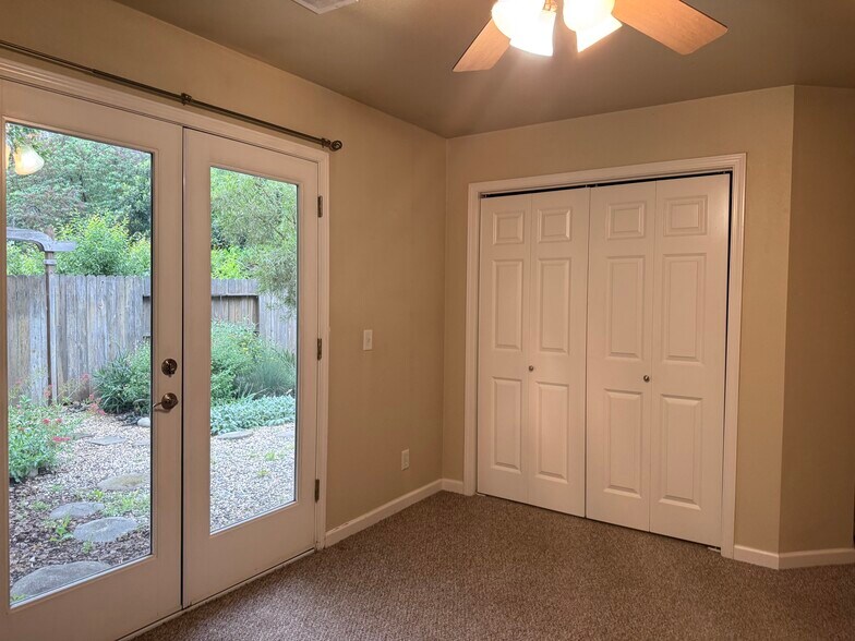 Building Photo - 1440 Laburnum Ave