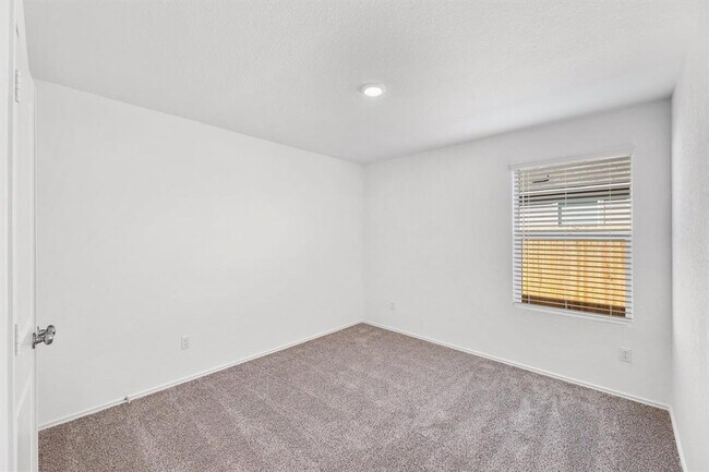 Building Photo - 303 Chickasaw Ln