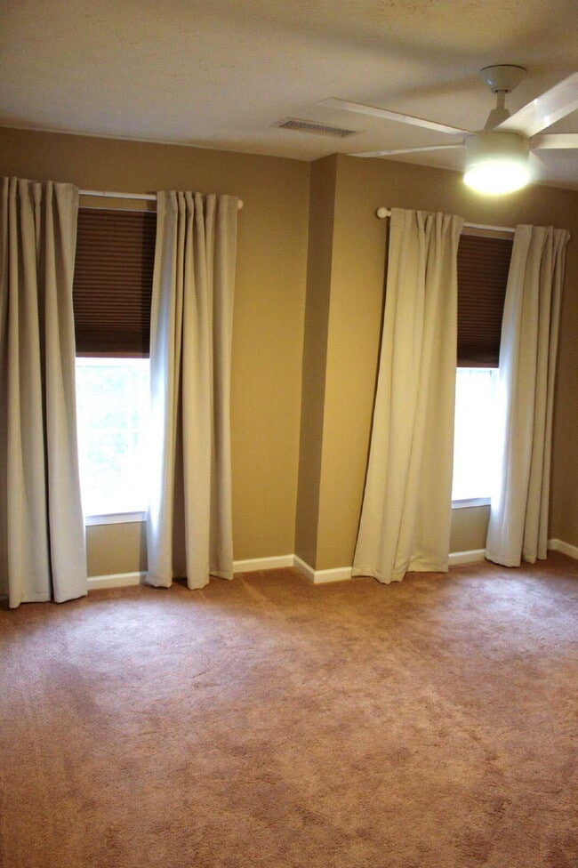 Building Photo - Roomy 3-Bedroom Townhouse in Baldwin Neigh...