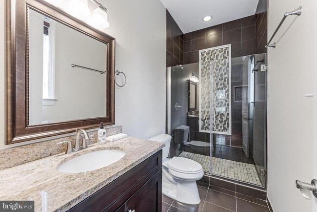 Building Photo - 829 Golden Arrow St