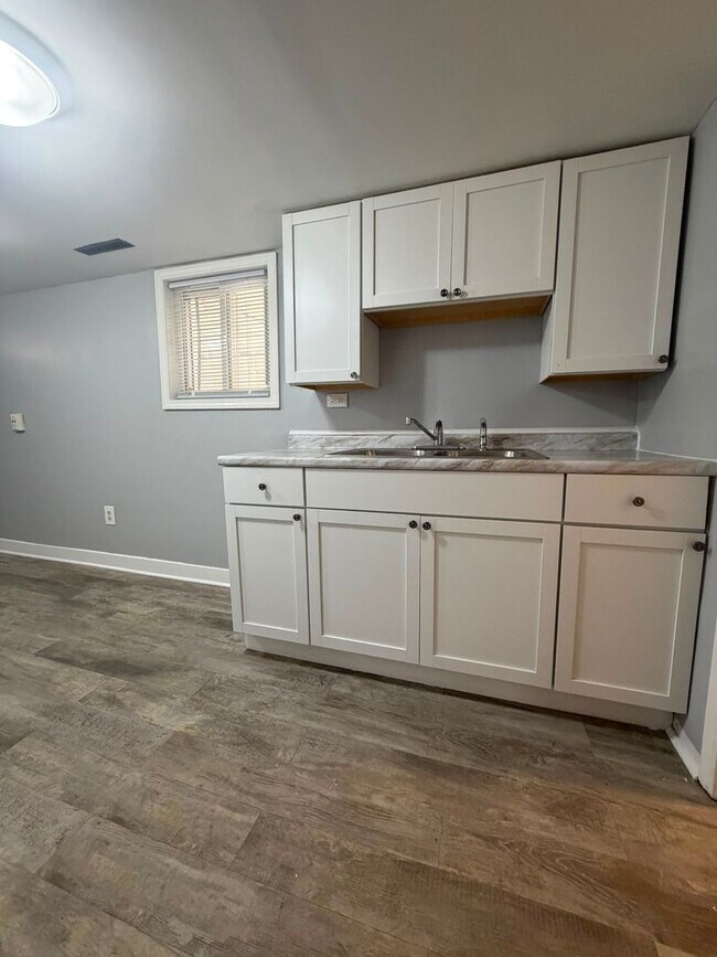 Building Photo - 4828 Melville Ave
