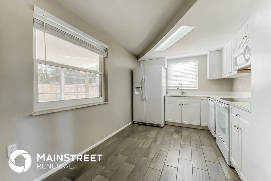 Building Photo - 3128 Brompton Dr