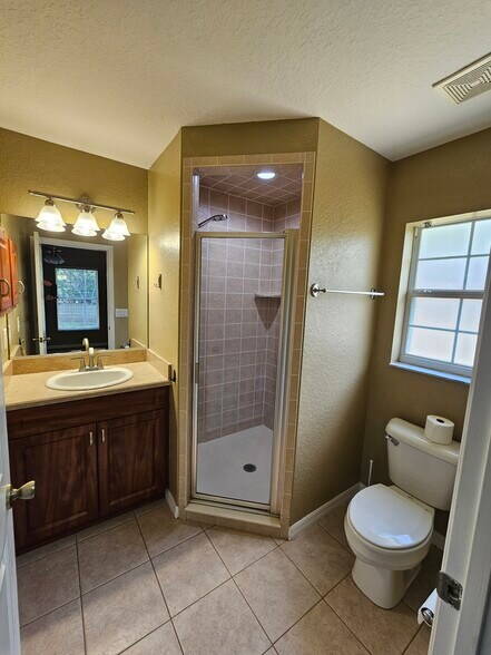 Building Photo - 1246 NE 13th Ave