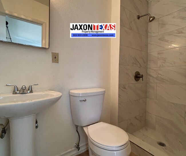 Building Photo - 9329 Roanoke Dr